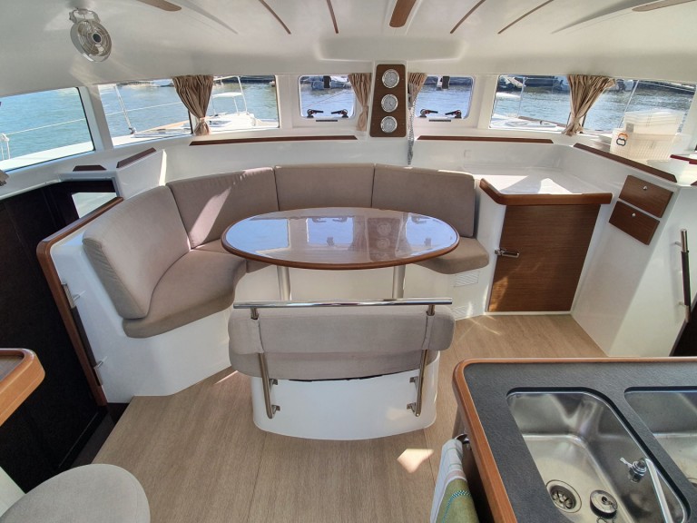 Rent a Lagoon Lagoon 380 Hyères