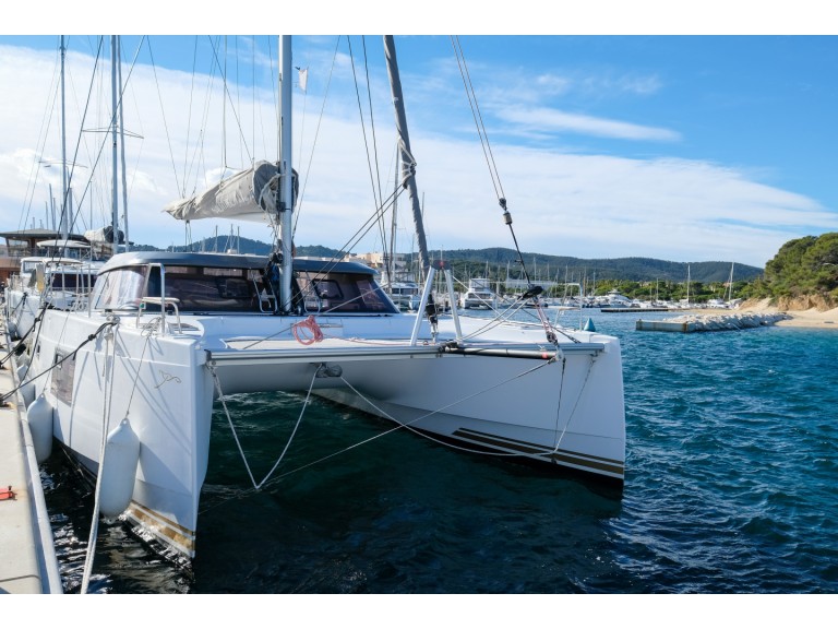 Yacht charter Hyères cheap Nautitech 40 Open 
