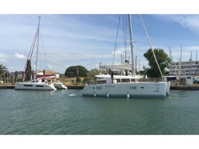 Lagoon Lagoon 400 S2 charter bareboat or captained in  Hyères