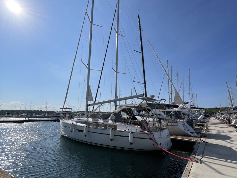 Sundecker Bavaria 37 charter bareboat or captained in  Šibenik