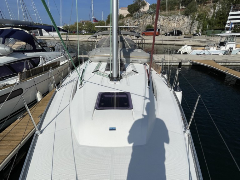 Sundecker Bavaria 37 in Šibenik on SamBoat