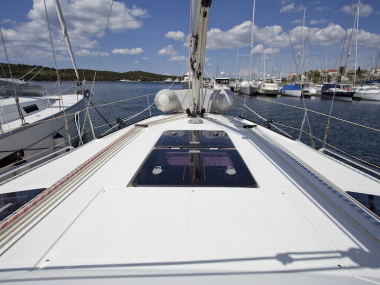 Sailboat rental in Šibenik - Bavaria Bavaria 36 Cruiser