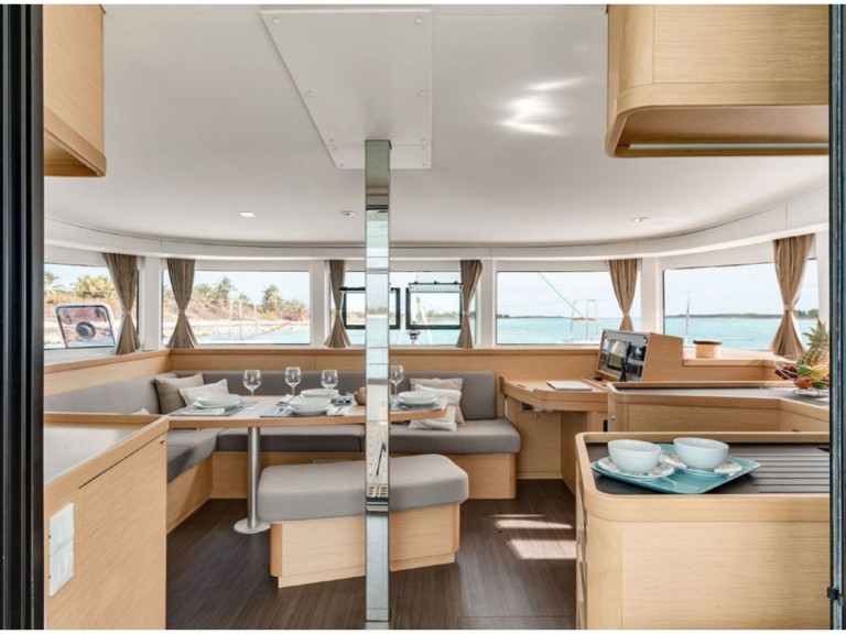 Lagoon Lagoon 42 in La Spezia on SamBoat