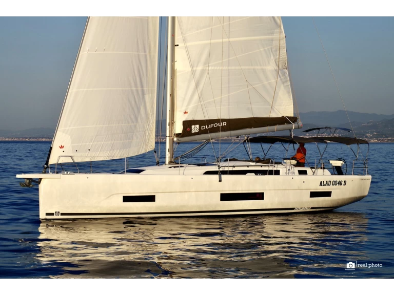 Yacht charter Furnari cheap Dufour 470