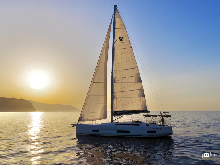 Sailboat rental in Furnari - Dufour Dufour 470