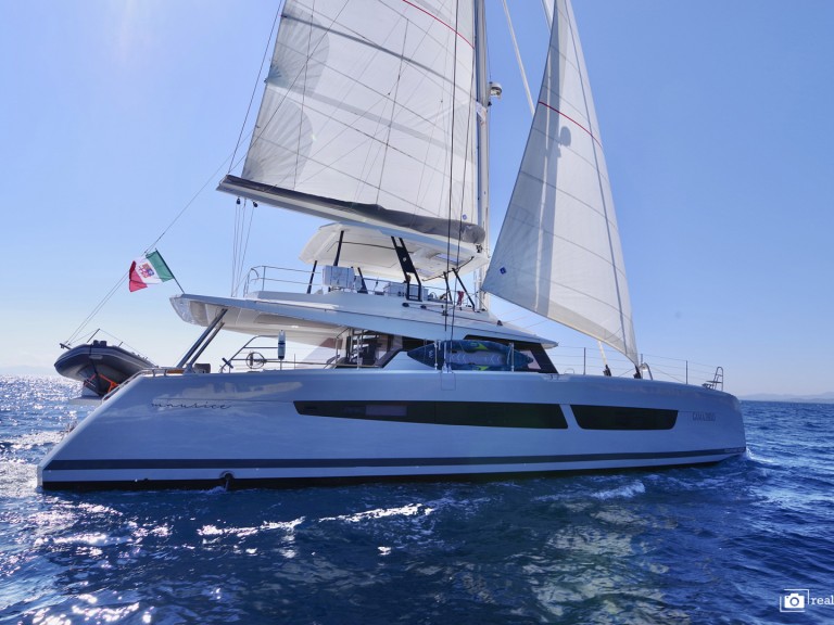 Yacht charter Cannigione cheap Samana 59