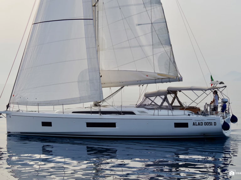 Sailboat rental with or without captain Bénéteau Furnari