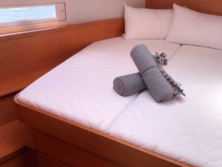 Dufour Dufour 430 in Castellammare di Stabia on SamBoat