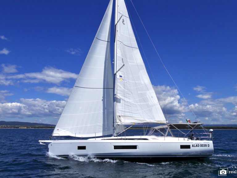 Sailboat rental in Puntone - Bénéteau Oceanis 51.1