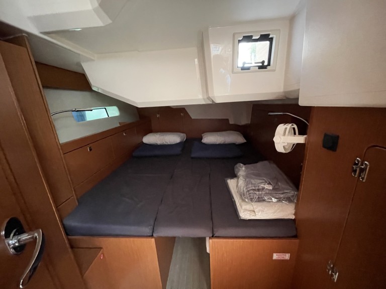 Bareboat Rental Sailboat Bavaria with a boat licence