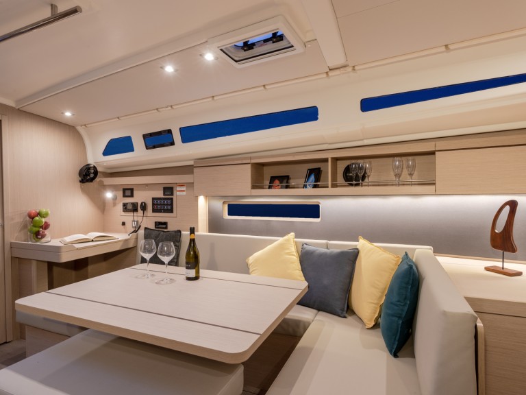 Rent a Bénéteau Sunsail 42 Marigot