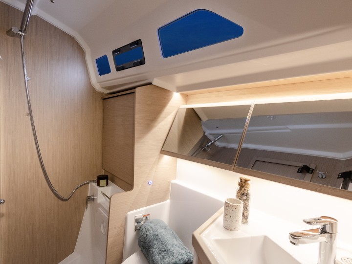 Yacht charter Marigot cheap Sunsail 42