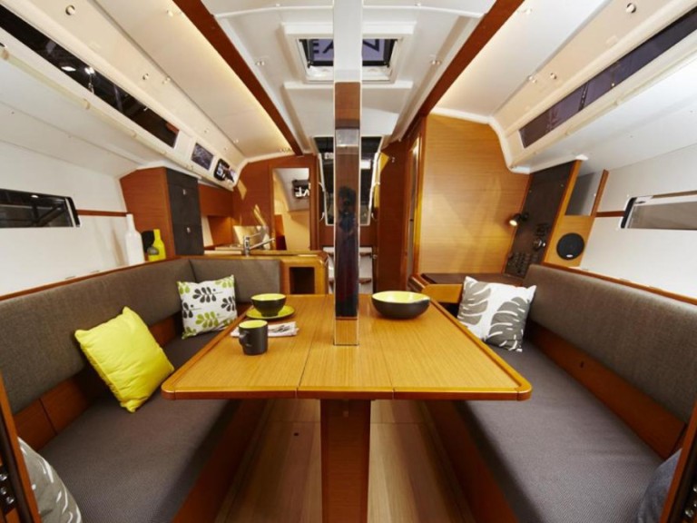 Jeanneau Sun Odyssey 349 in Lefkáda on SamBoat