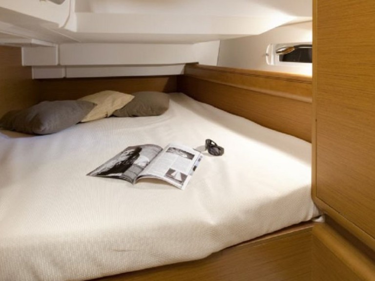 Boat rental Jeanneau Sun Odyssey 419 in Ao Po on Samboat