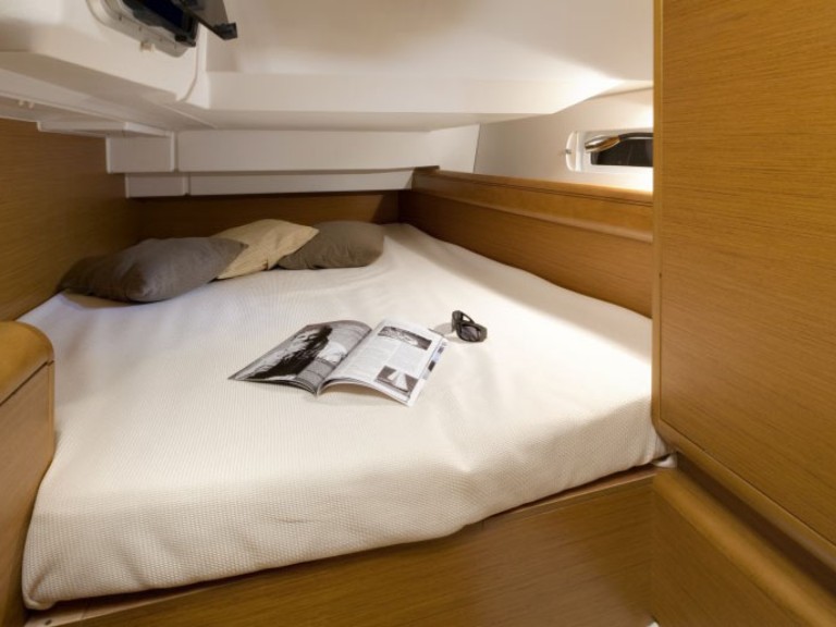 Sailboat rental with or without captain Jeanneau Ao Po