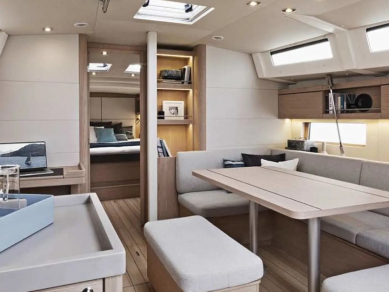 Boat rental Bénéteau Oceanis 461 in Marina (City) on Samboat