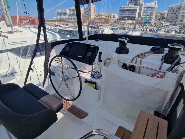 Catamaran rental in Le Marin - Lagoon Lagoon 42