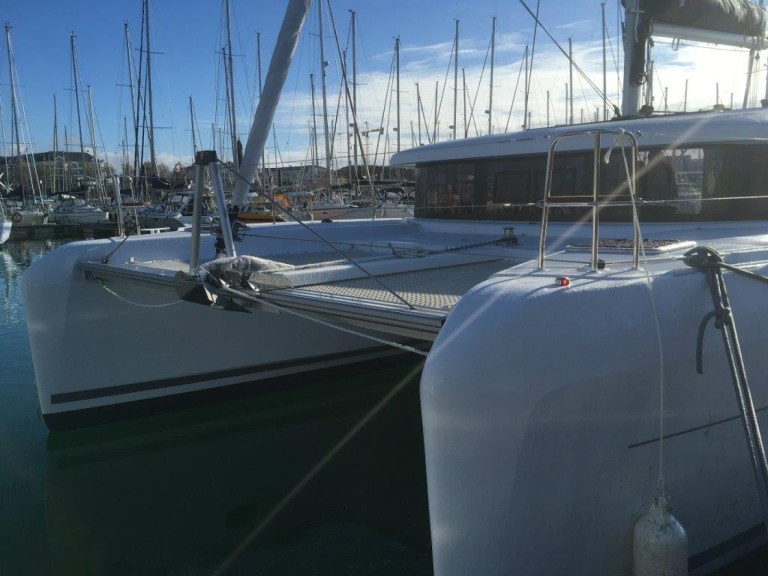 Lagoon Lagoon 42 in Le Marin on SamBoat