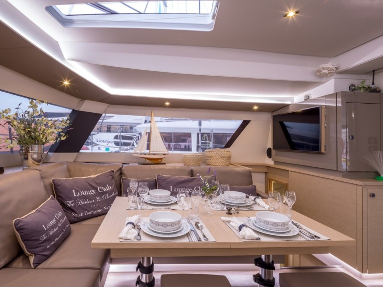 Boat rental Fountaine Pajot Saba 50 in Alimos on Samboat