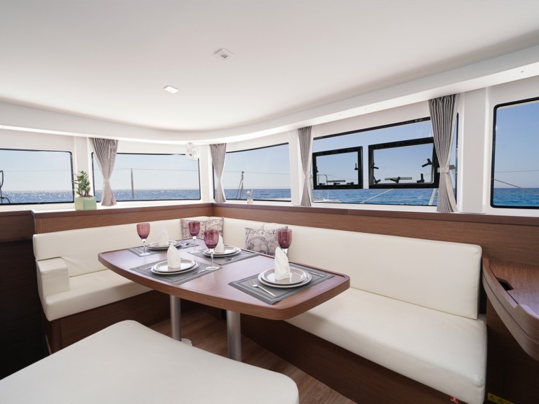 Lagoon Lagoon 42 in Préveza on SamBoat