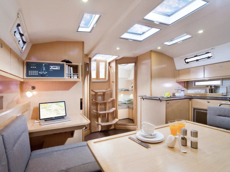 Sailboat for rent San Benedetto del Tronto at the best price