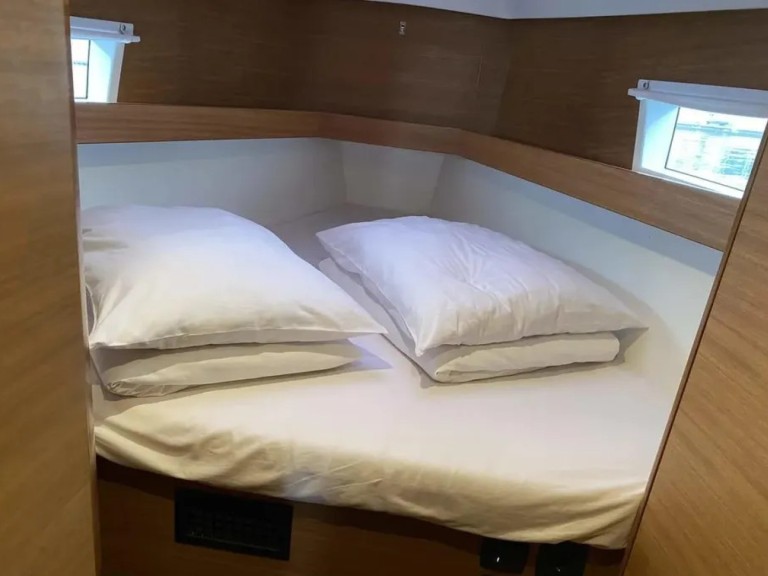 Sailboat rental in Šibenik - Bénéteau Oceanis 40.1