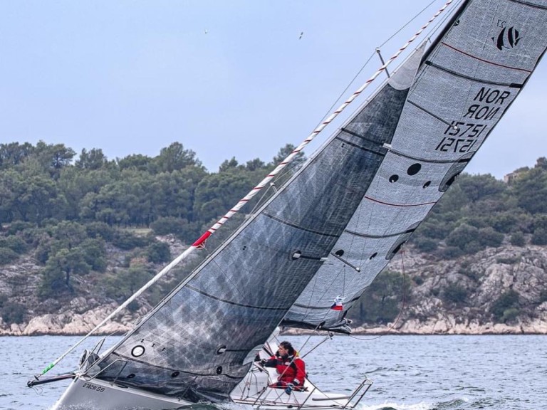 Bareboat Rental Sailboat Seascape with a boat licence
