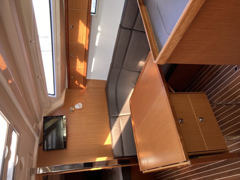 Rent a Bavaria Cruiser 37 Šibenik