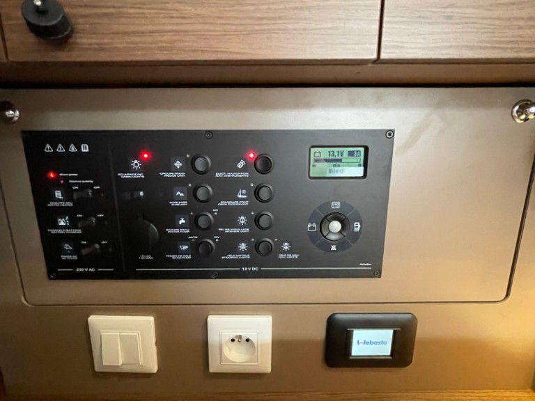 Bénéteau Oceanis 38.1 in Šibenik on SamBoat