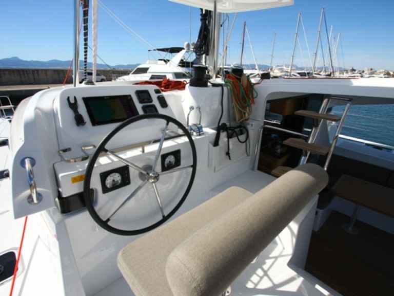 Catamaran rental in La Spezia - Lagoon Lagoon 42
