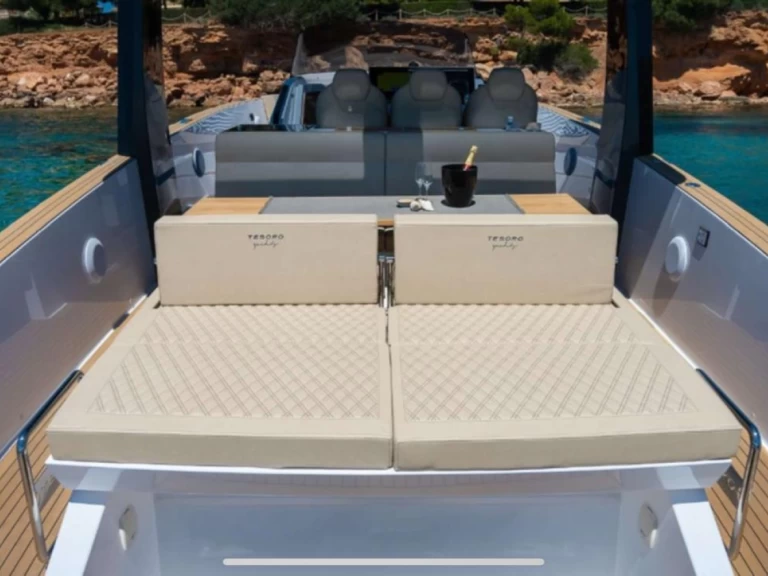 Motorboat rental with or without captain Tesoro Yatch Spain