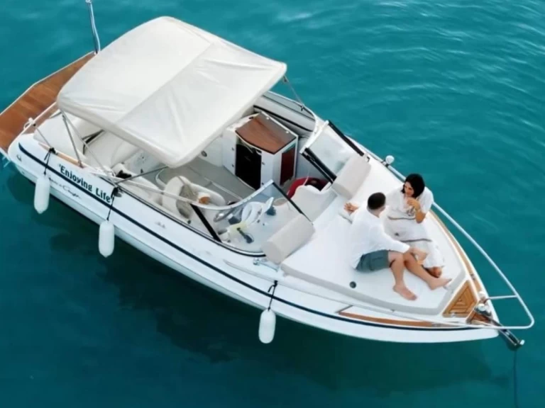 Bareboat Rental Motorboat Chris Craft with a boat licence