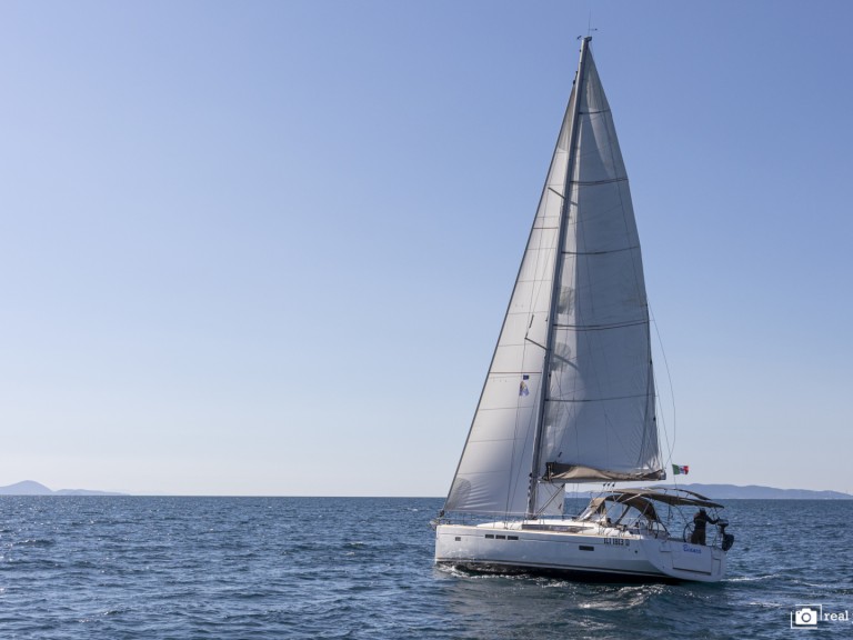 Sailboat rental in Puntone - Jeanneau Sun Odyssey 519