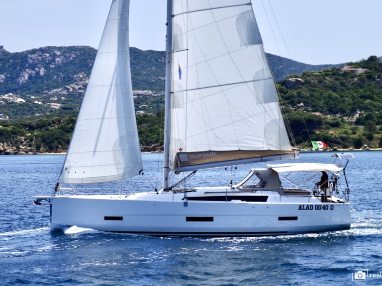 Sailboat rental in Cannigione - Dufour Dufour 430