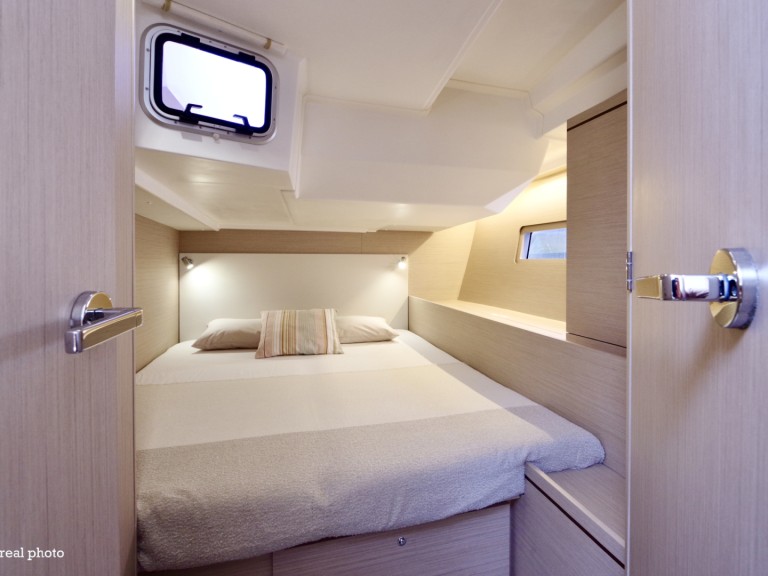 Boat rental Bénéteau Oceanis 51.1 in Cannigione on Samboat