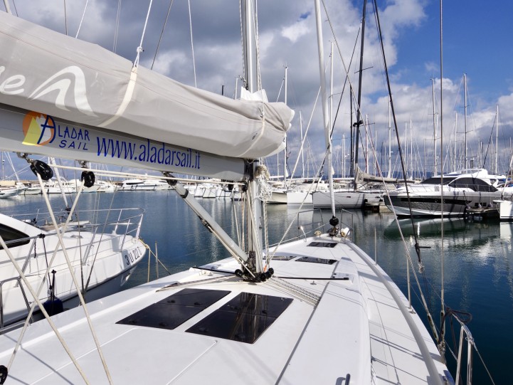 Yacht charter Puntone cheap Hanse 458