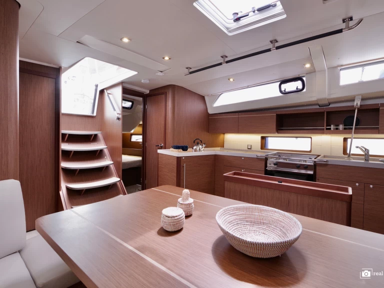 Sailboat rental in Furnari - Bénéteau Oceanis 46.1