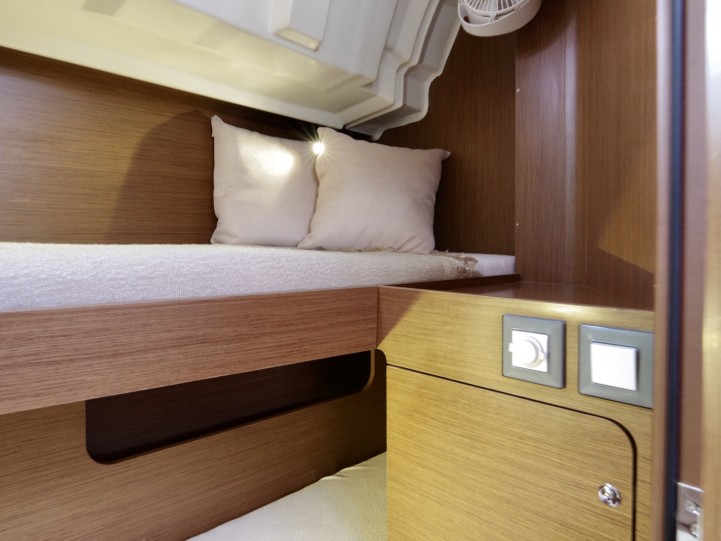 Bénéteau Oceanis 46.1 in Puntone on SamBoat