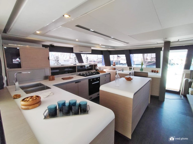 Fountaine Pajot Samana 59 in Castellammare di Stabia on SamBoat