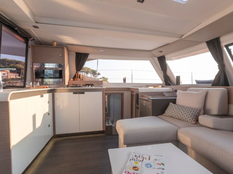 Yacht charter Taranto cheap Isla 40