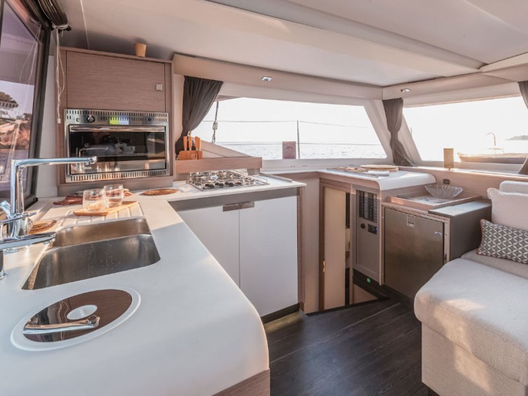 Catamaran rental in Taranto - Fountaine Pajot Isla 40