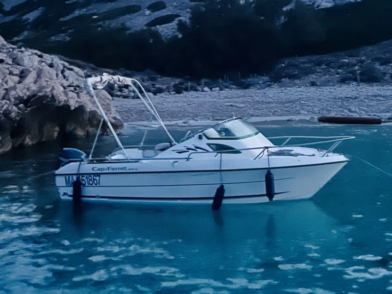 Rent a B2 Marine Cap Ferret 550 Marseille