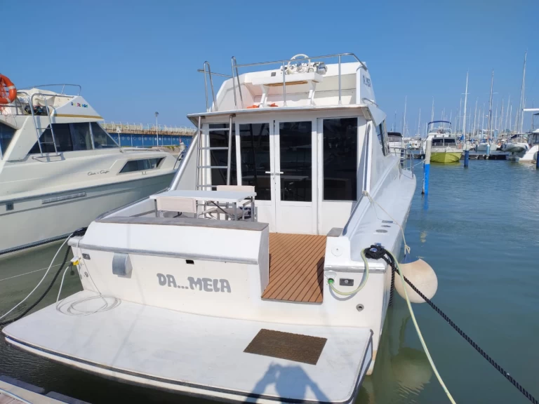 Bareboat Rental Motorboat Chris Craft with a boat licence