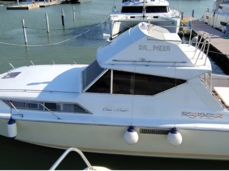 Boat rental Chris Craft Corvette 37 in Porto Vallugola on Samboat