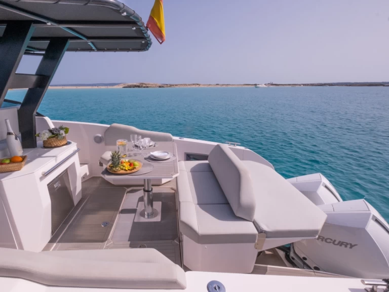 Boat rental Pardo Yachts Pardo 38 in Ibiza Town on Samboat