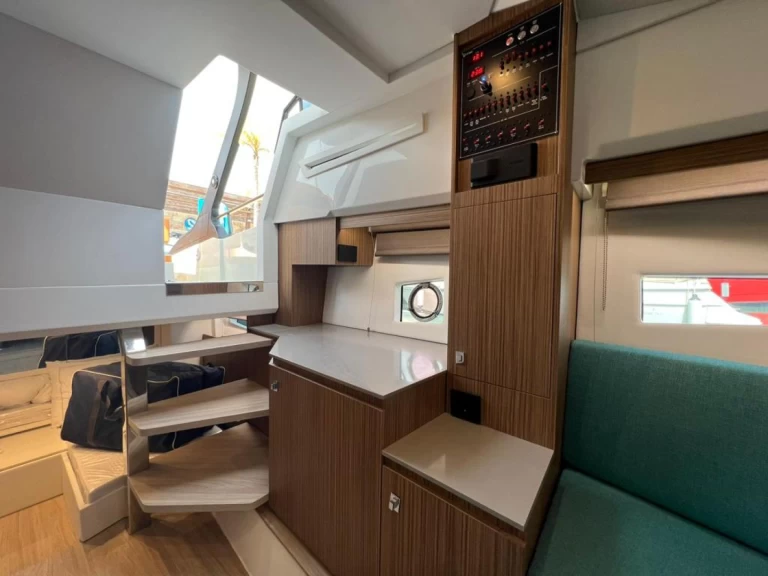 Yacht charter Ibiza Town cheap 340 REGINA