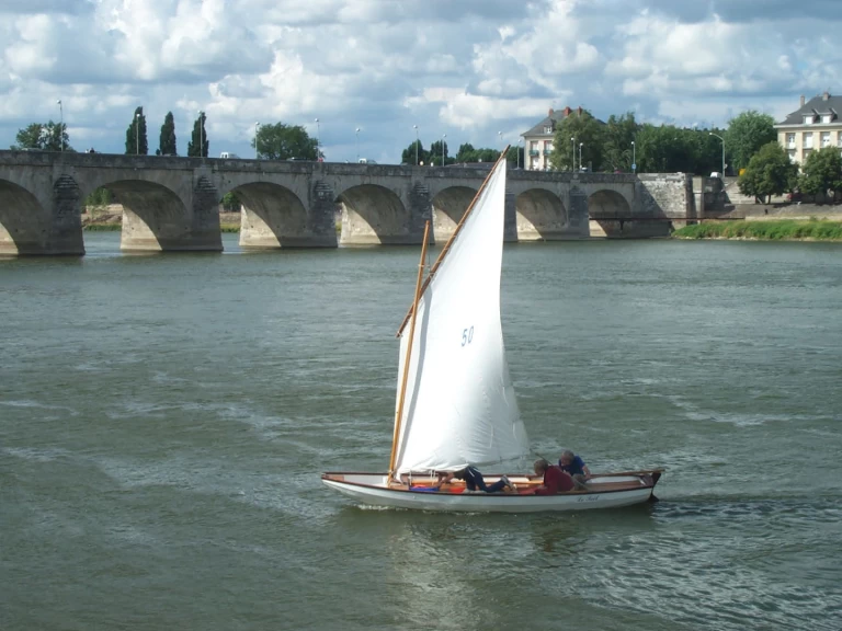 Sailboat for rent Nantes at the best price