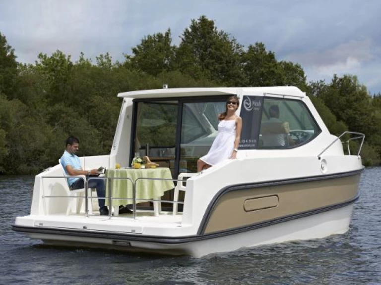 Yacht charter Joigny cheap Primo