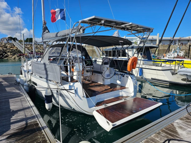 Sailboat rental in Toulon - Bavaria Bavaria 40 Cruiser