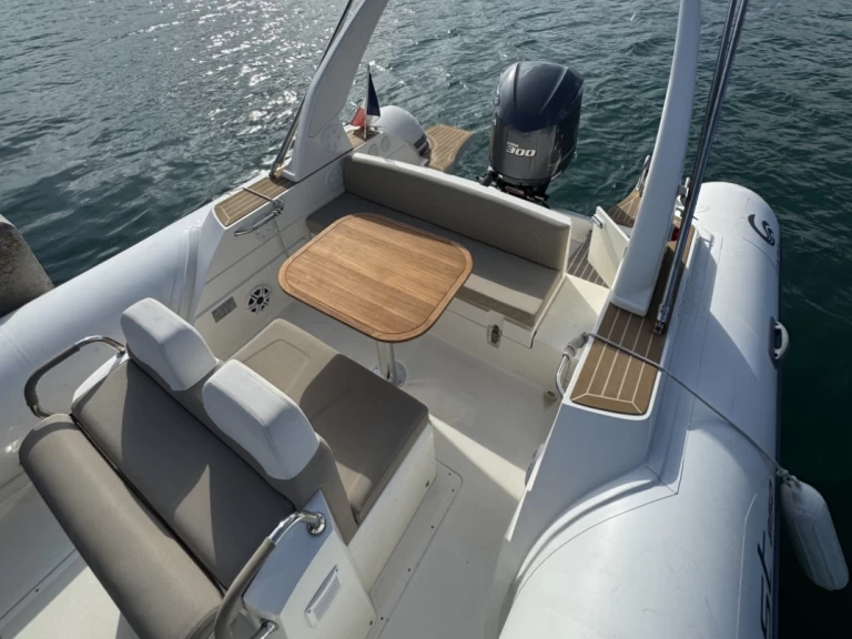 Bareboat Rental RIB Capelli with a boat licence